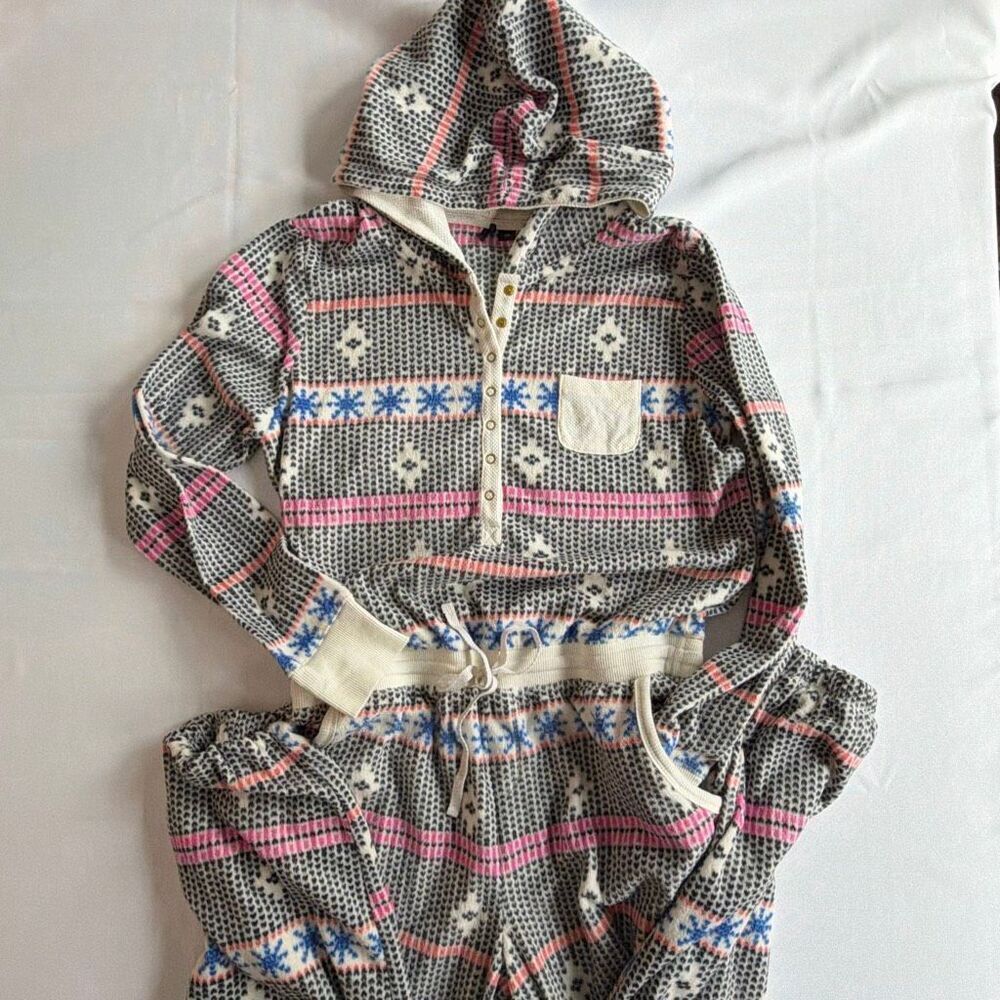 Kensie One Piece Fleece Pajama outfit with Hood Medium. Pink and blue snowflake
